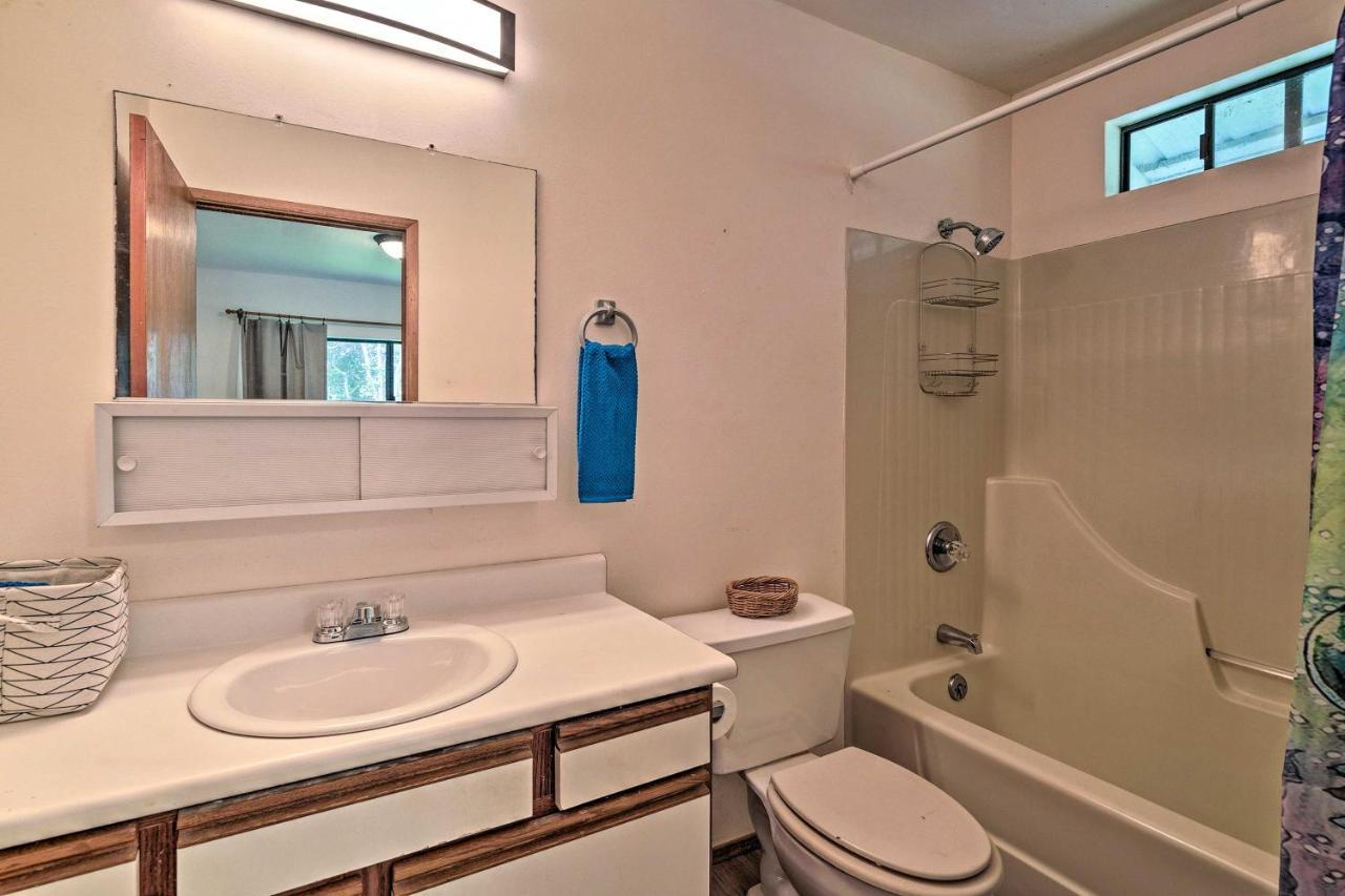 Peaceful Abode With Deck, 13 Mi To Black Sand Beach! Naalehu Exterior foto